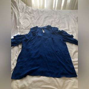 Very cute peekaboo shoulders and cleavage aqua blue blouse size L